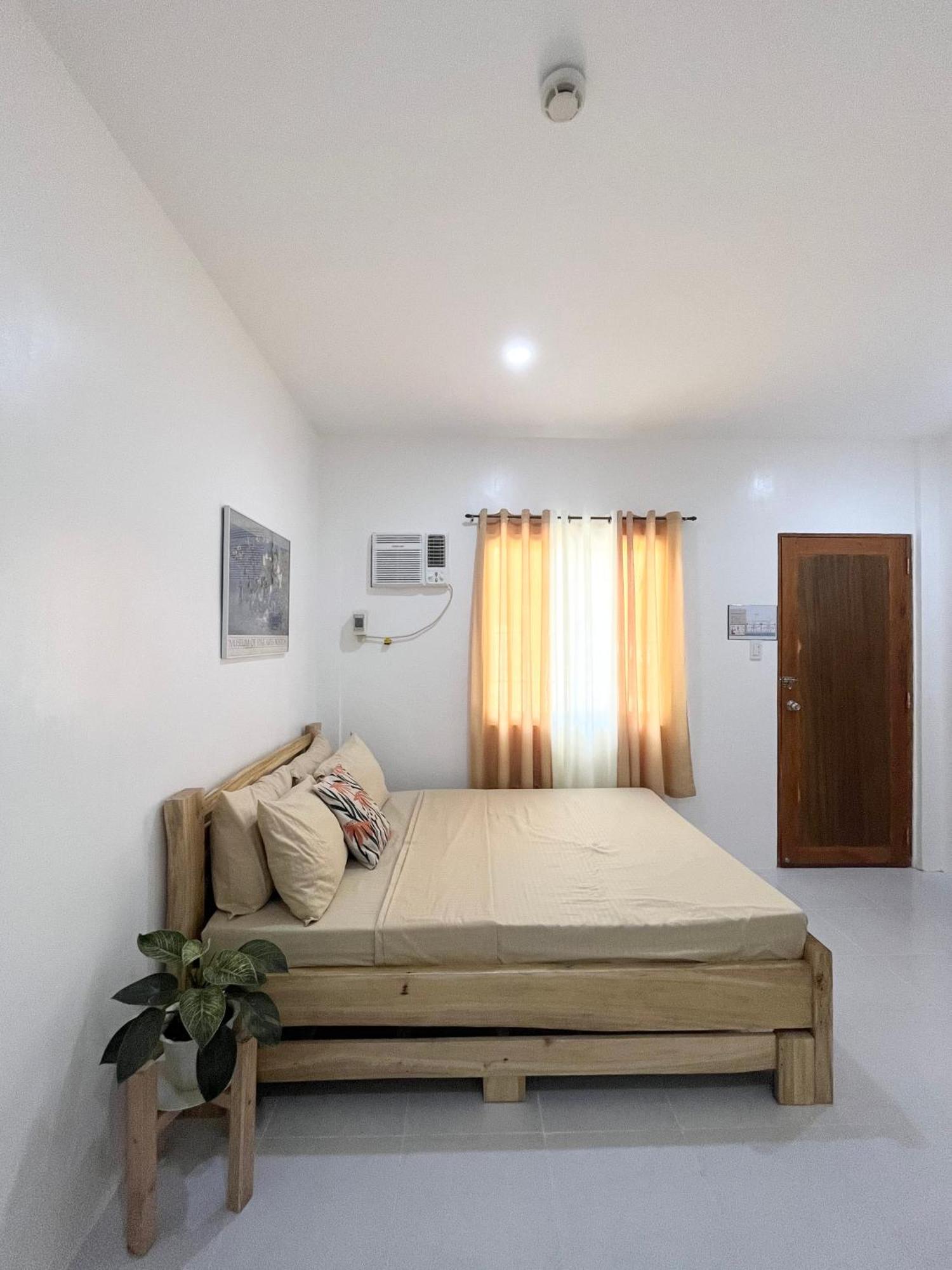 Sunnydale Apartelle -Room Accommodation Near Calatagan Beach Resorts باتانجاس المظهر الخارجي الصورة