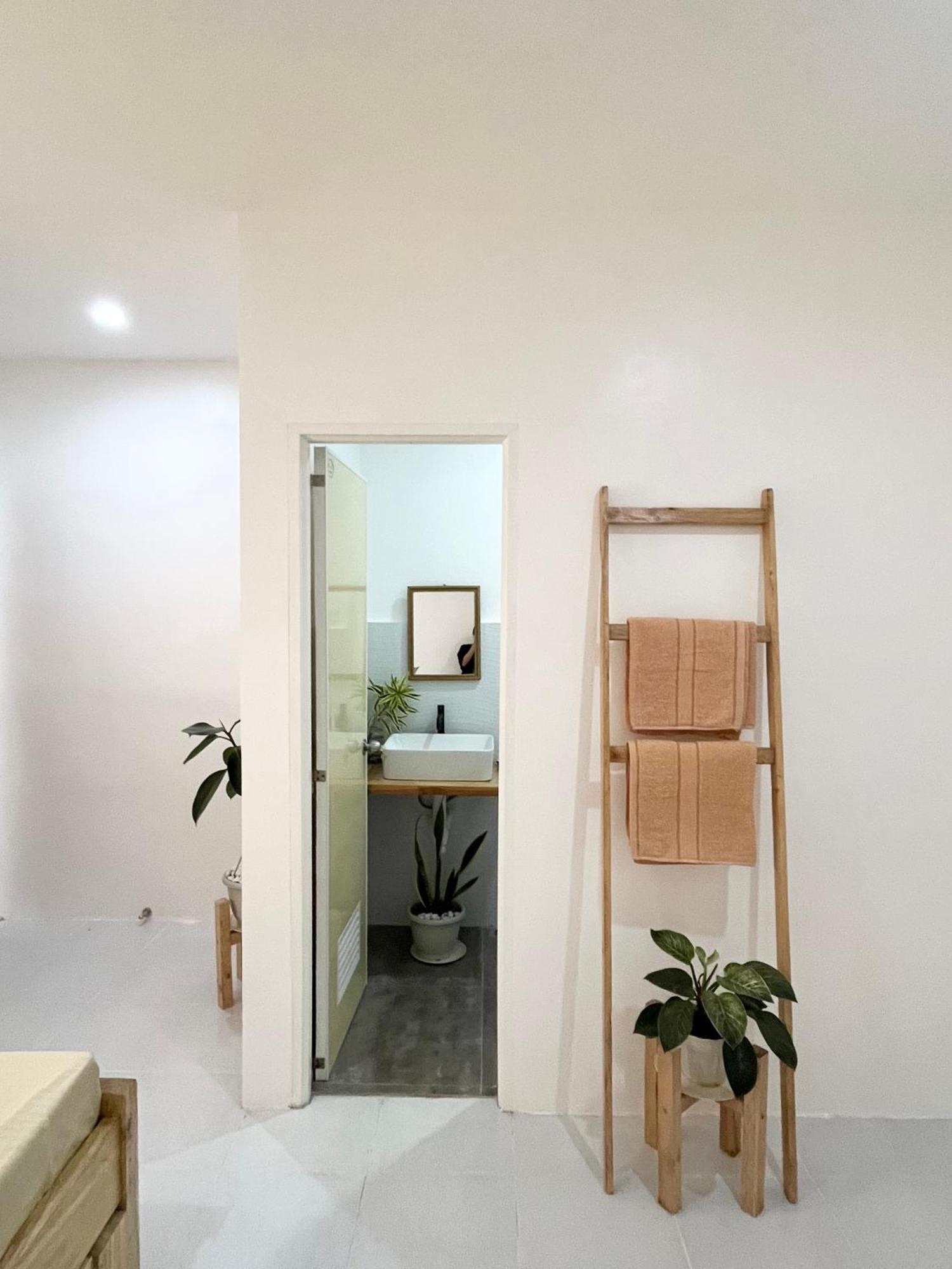 Sunnydale Apartelle -Room Accommodation Near Calatagan Beach Resorts باتانجاس المظهر الخارجي الصورة