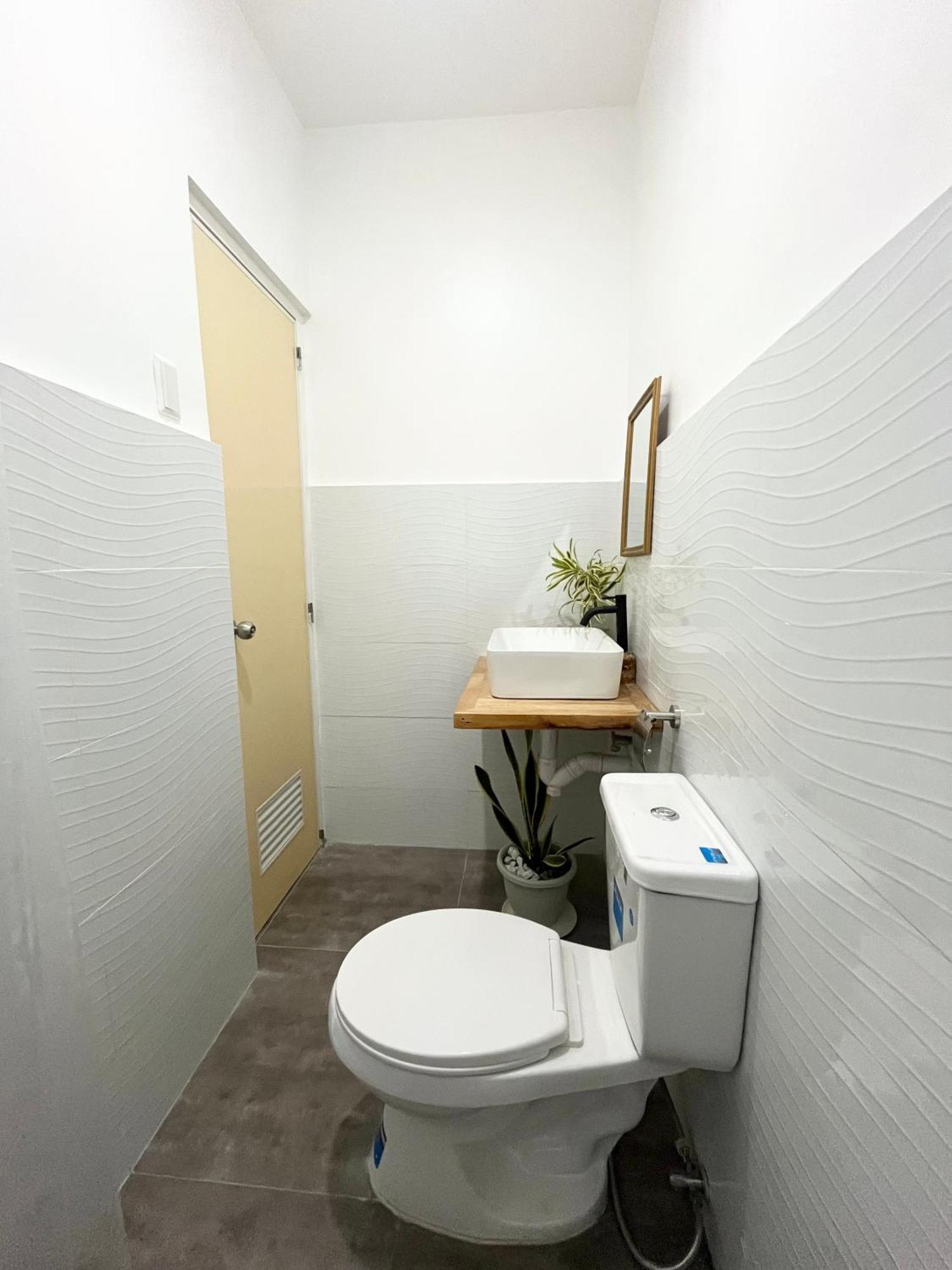 Sunnydale Apartelle -Room Accommodation Near Calatagan Beach Resorts باتانجاس المظهر الخارجي الصورة